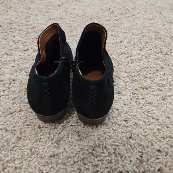 Lucky Brand Soft Suede Booties Brett in Black Size 7.5 Stitch Detail - Picture 3 of 8